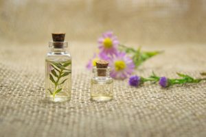 aromatherapy-bottles-close-up-672051